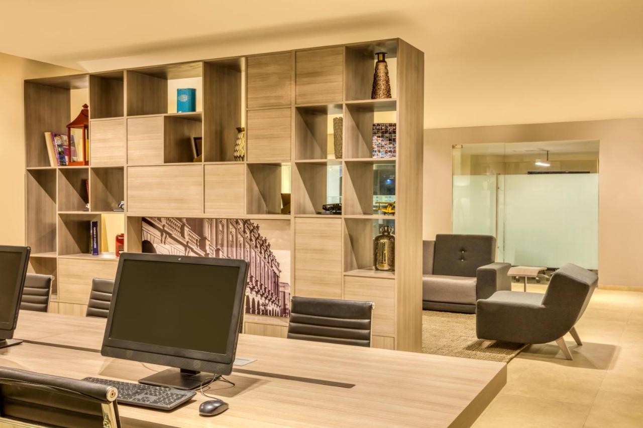 Fiesta Inn Express San Luis Potosi Oriente Exteriör bild