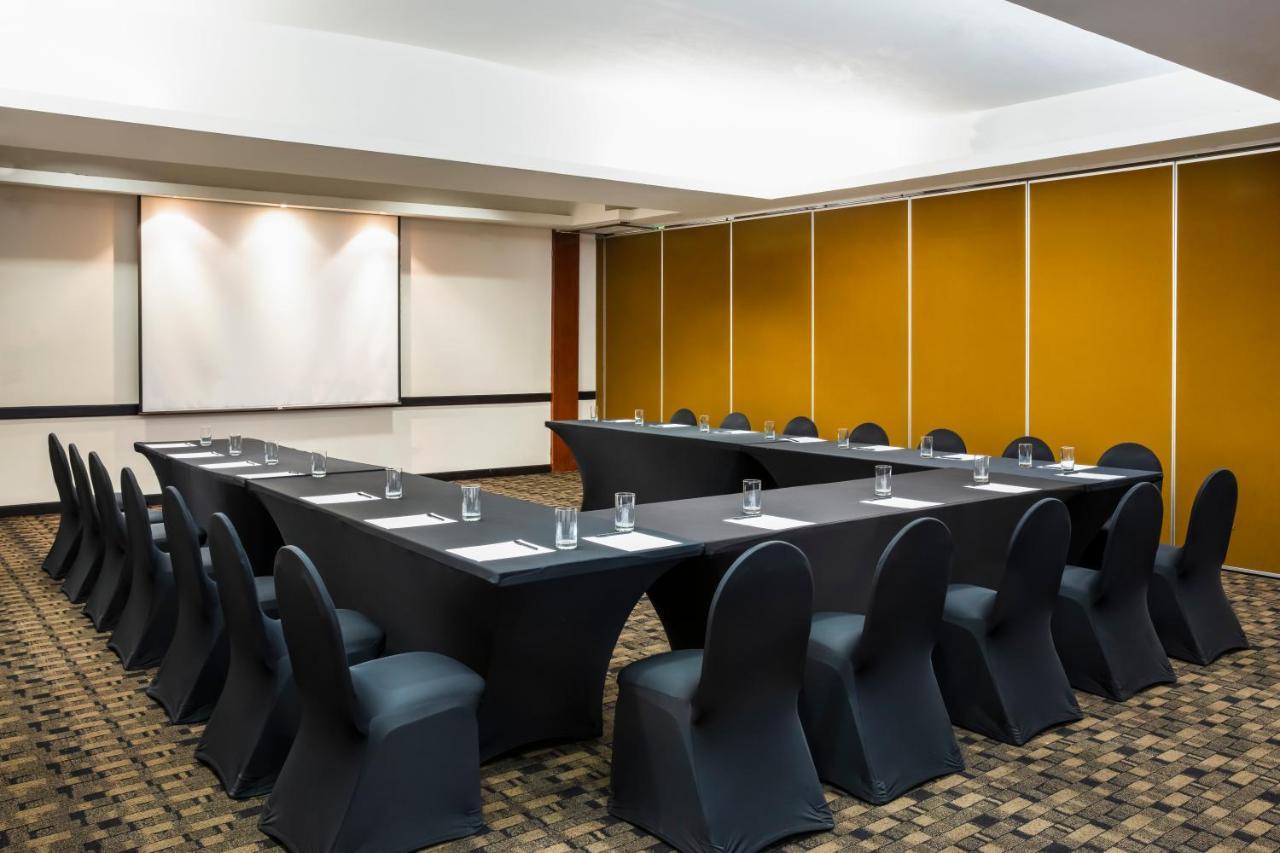 Fiesta Inn Express San Luis Potosi Oriente Exteriör bild