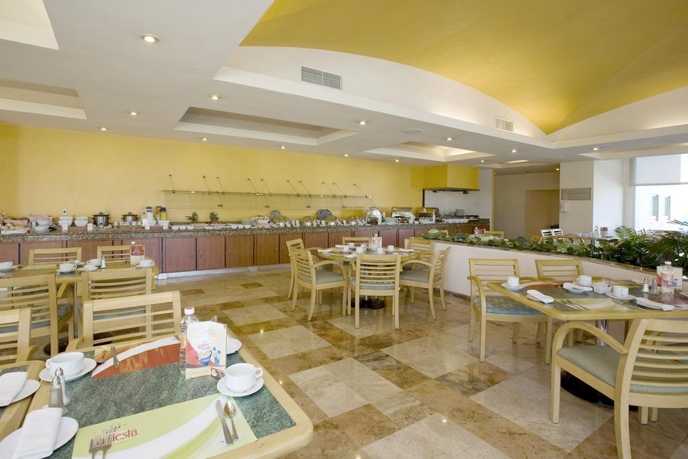 Fiesta Inn Express San Luis Potosi Oriente Exteriör bild
