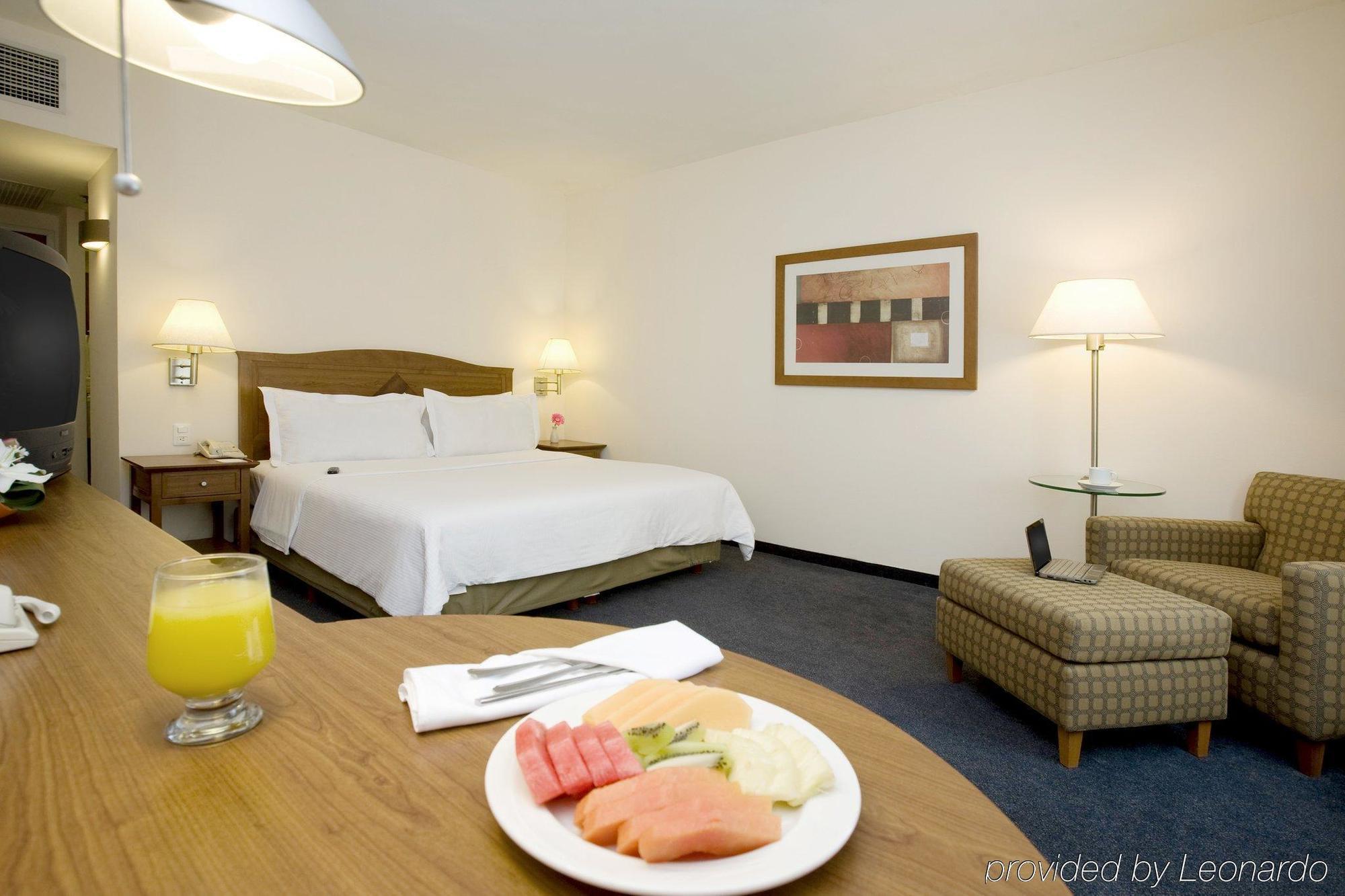 Fiesta Inn Express San Luis Potosi Oriente Exteriör bild
