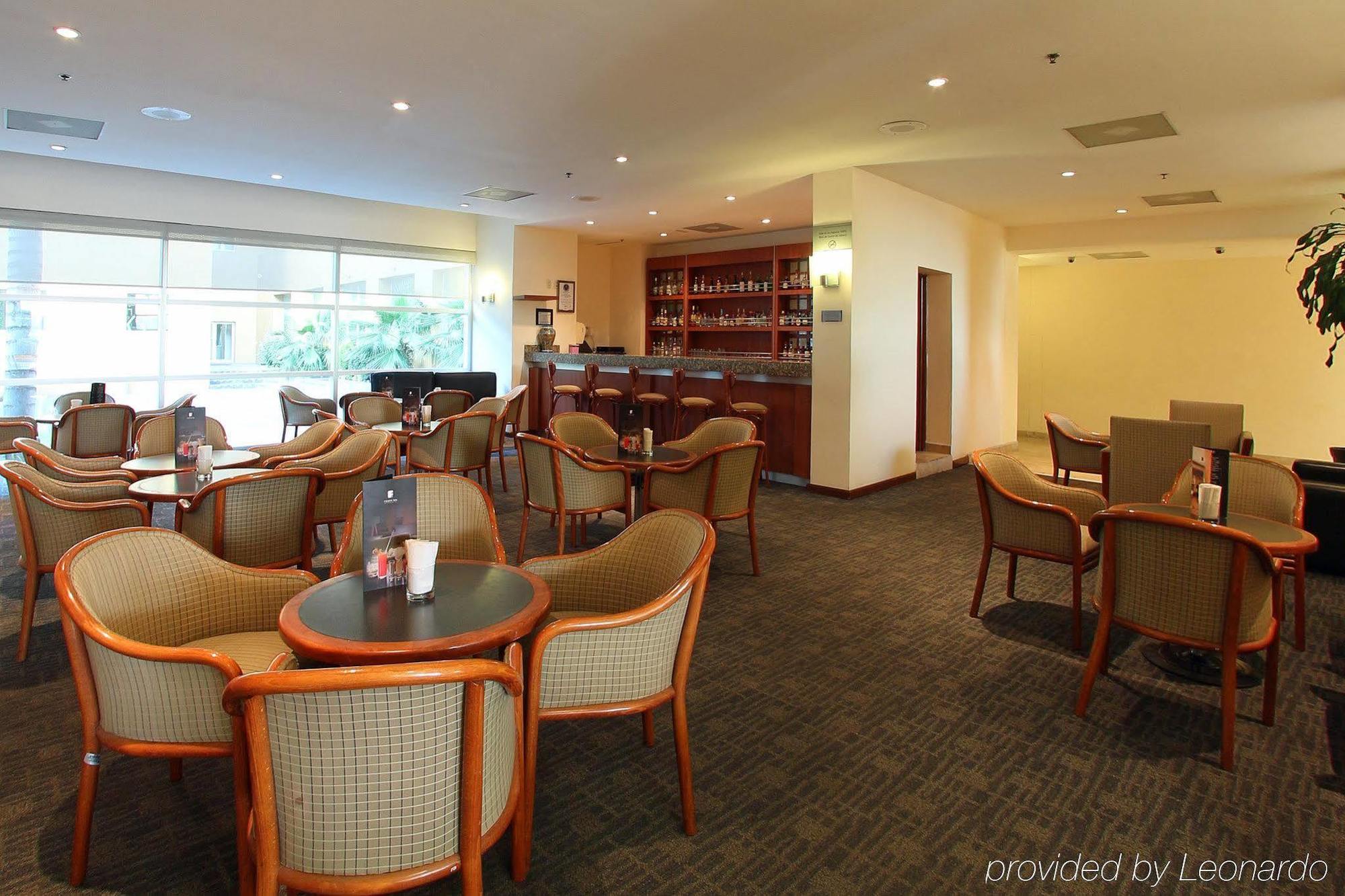 Fiesta Inn Express San Luis Potosi Oriente Exteriör bild