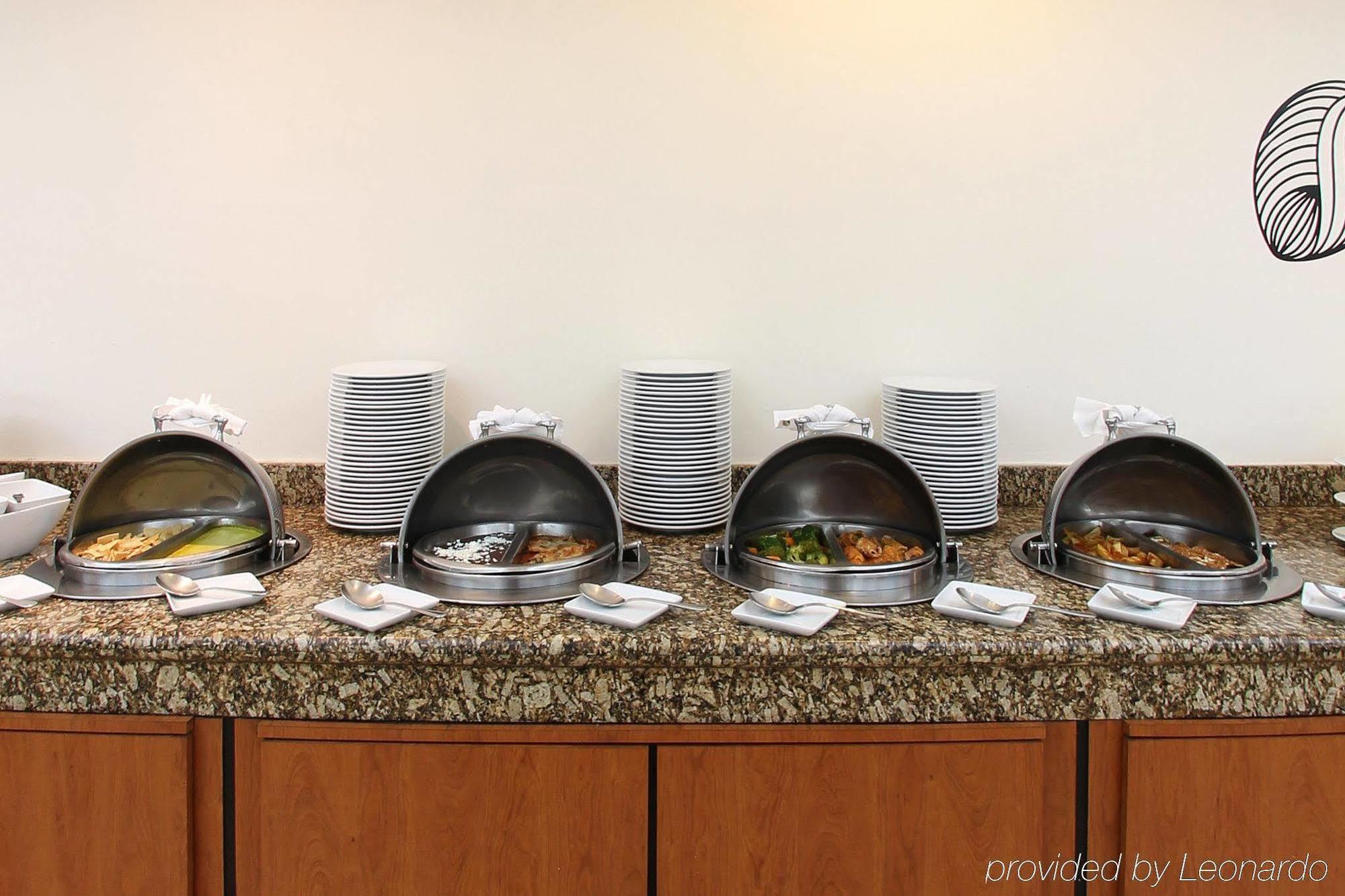 Fiesta Inn Express San Luis Potosi Oriente Exteriör bild