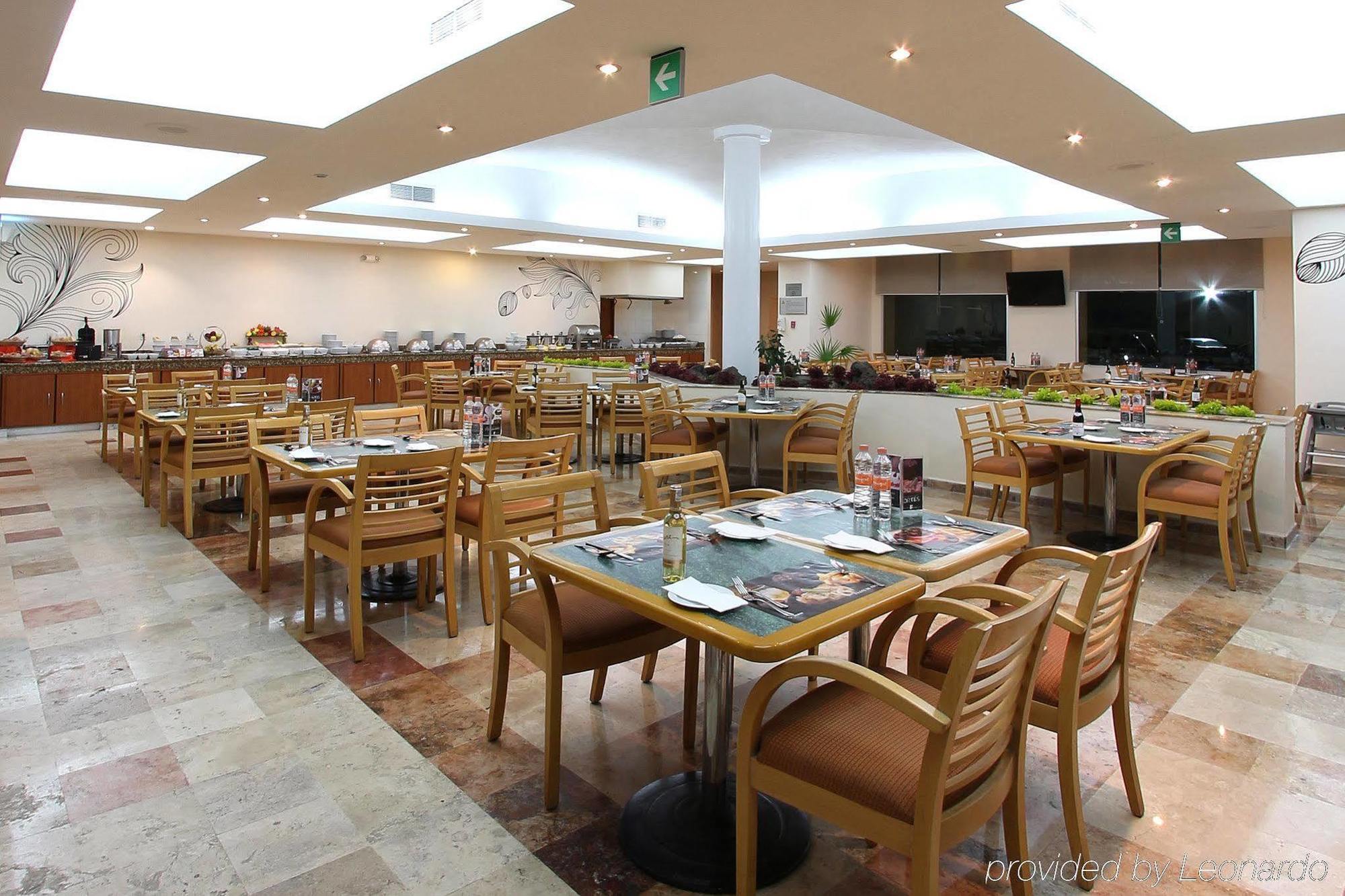 Fiesta Inn Express San Luis Potosi Oriente Exteriör bild