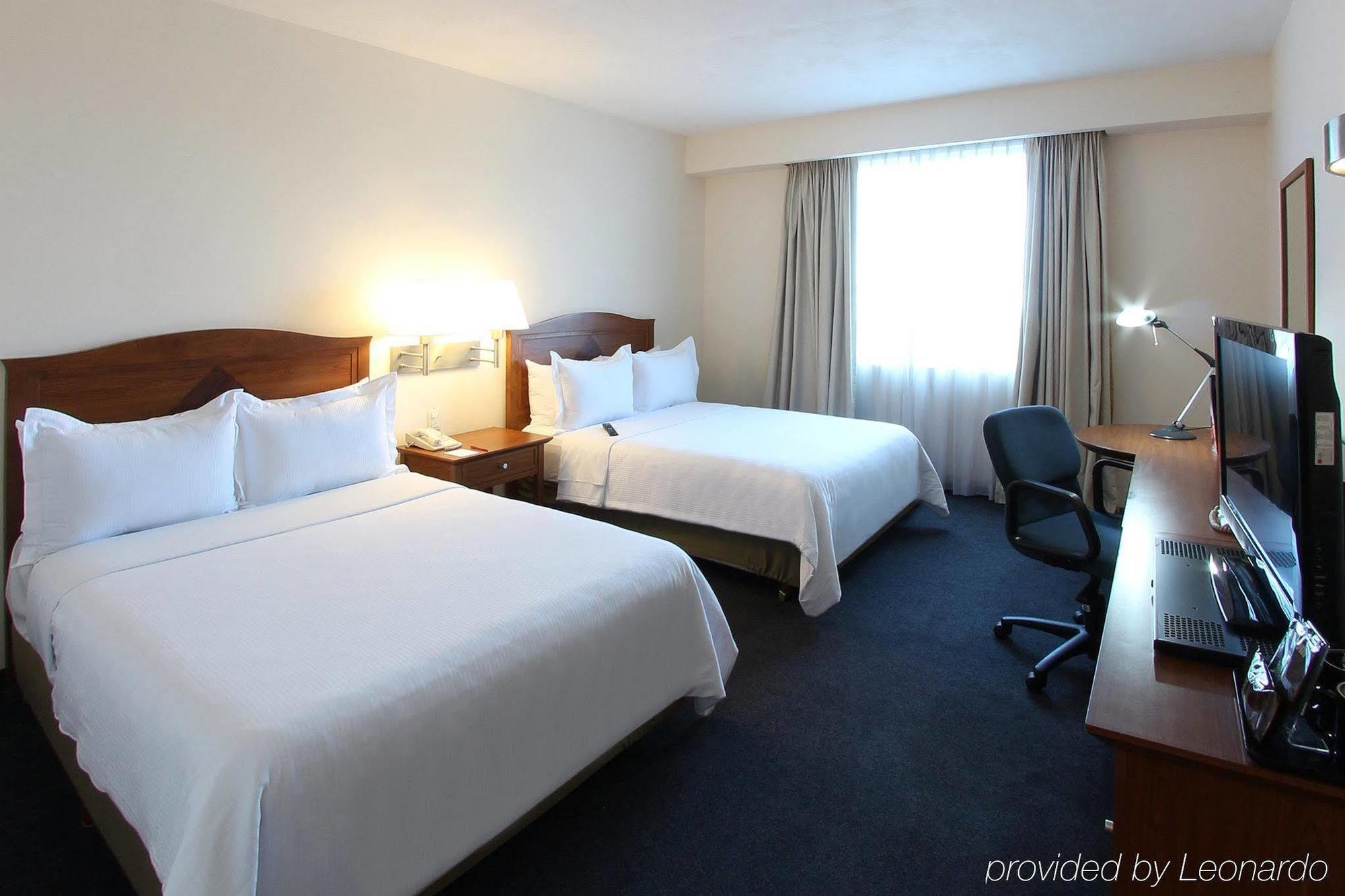 Fiesta Inn Express San Luis Potosi Oriente Exteriör bild