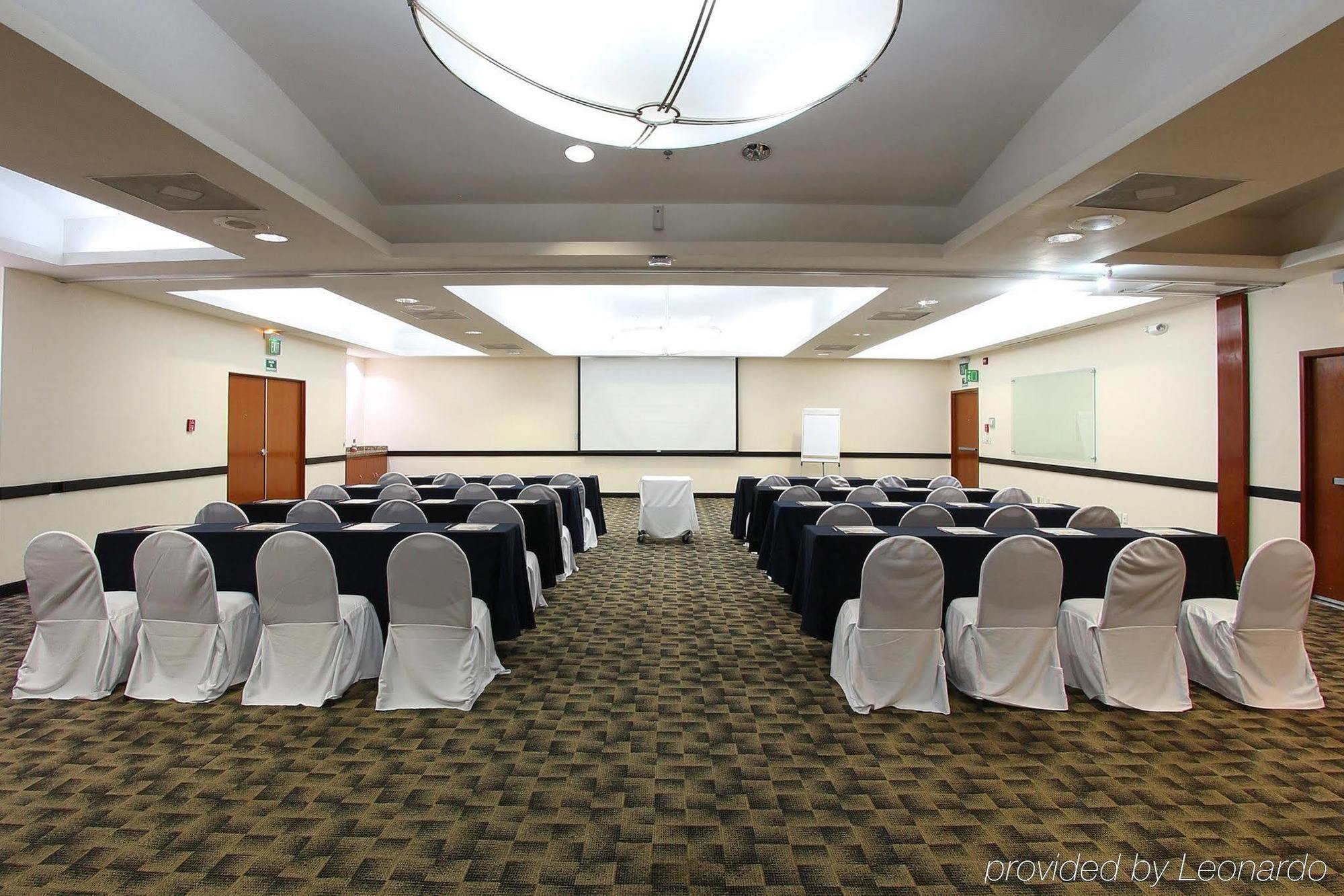 Fiesta Inn Express San Luis Potosi Oriente Exteriör bild