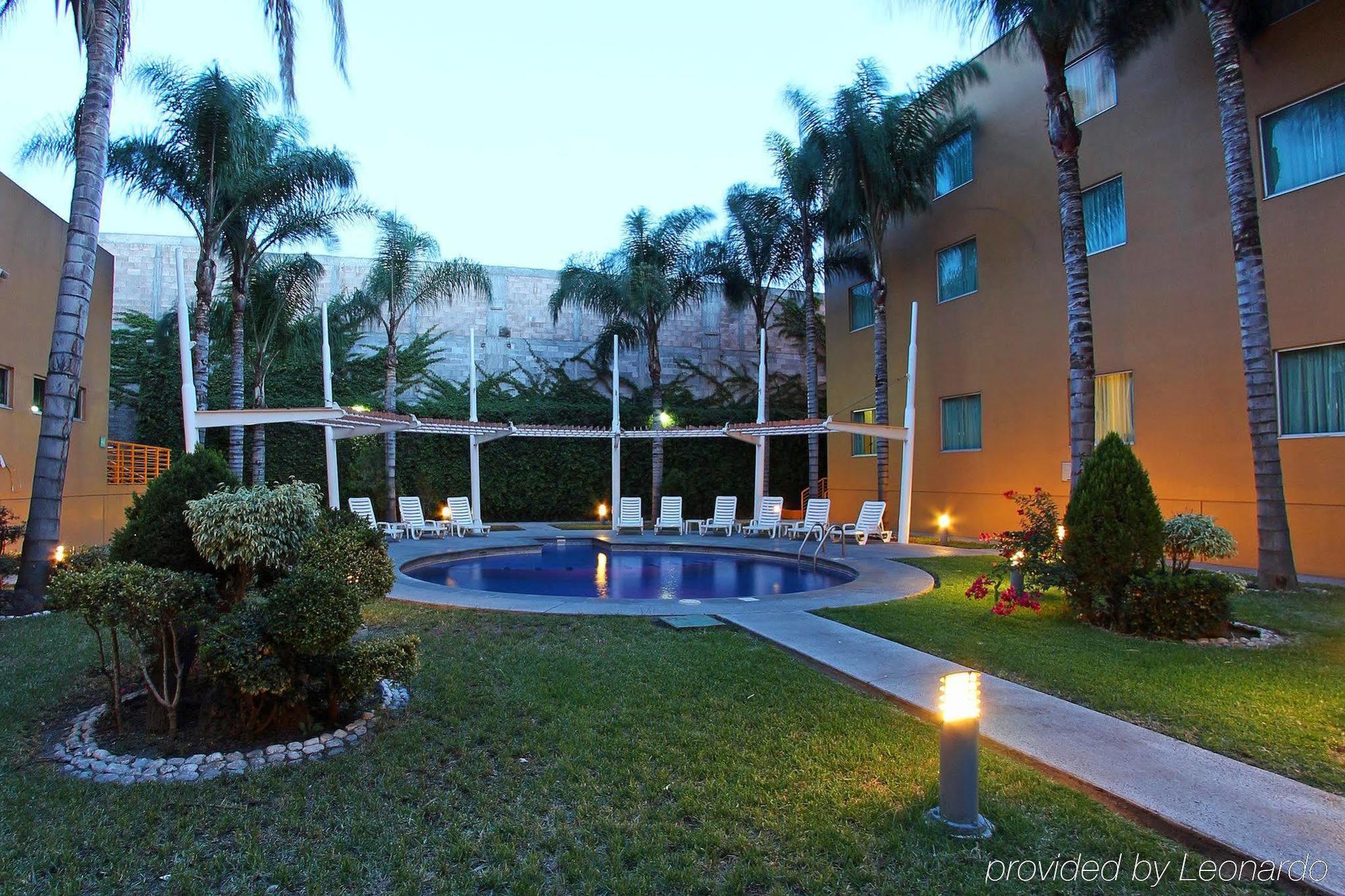 Fiesta Inn Express San Luis Potosi Oriente Exteriör bild