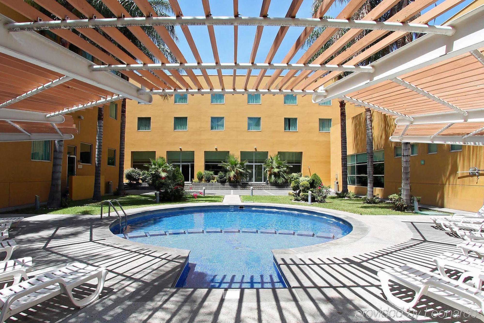 Fiesta Inn Express San Luis Potosi Oriente Exteriör bild