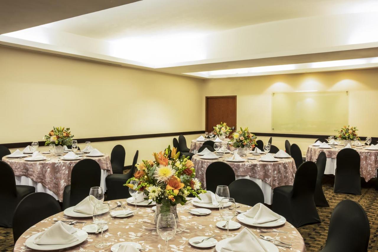 Fiesta Inn Express San Luis Potosi Oriente Exteriör bild